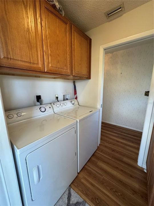 For Sale: $305,000 (2 beds, 2 baths, 1350 Square Feet)