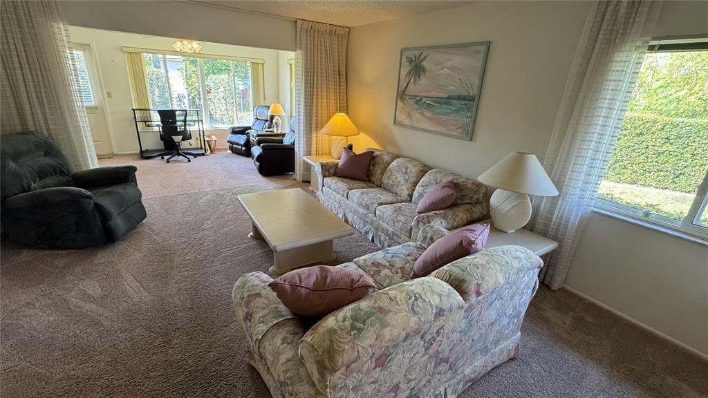 For Sale: $305,000 (2 beds, 2 baths, 1350 Square Feet)