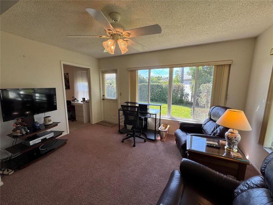 For Sale: $305,000 (2 beds, 2 baths, 1350 Square Feet)