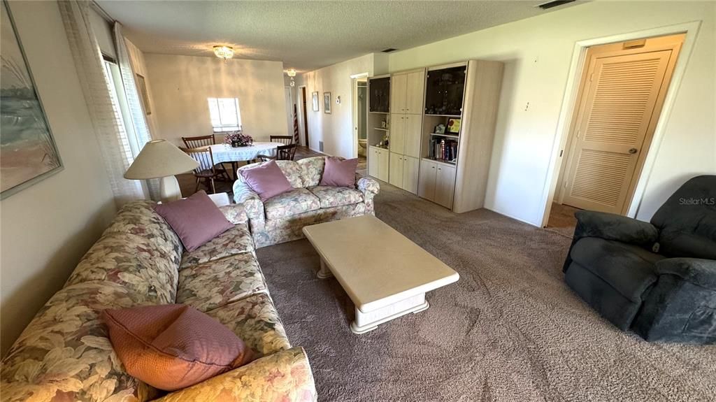 For Sale: $305,000 (2 beds, 2 baths, 1350 Square Feet)