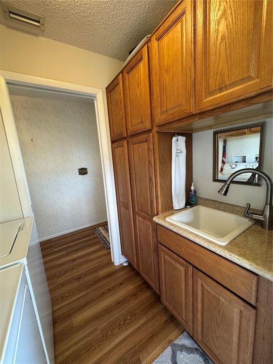 For Sale: $305,000 (2 beds, 2 baths, 1350 Square Feet)