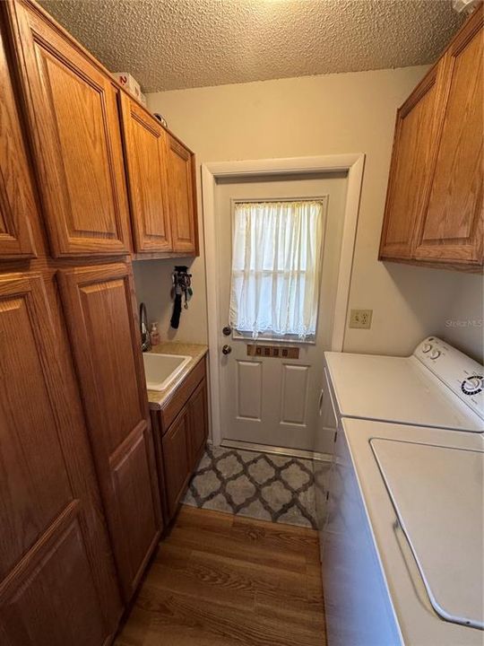 For Sale: $305,000 (2 beds, 2 baths, 1350 Square Feet)