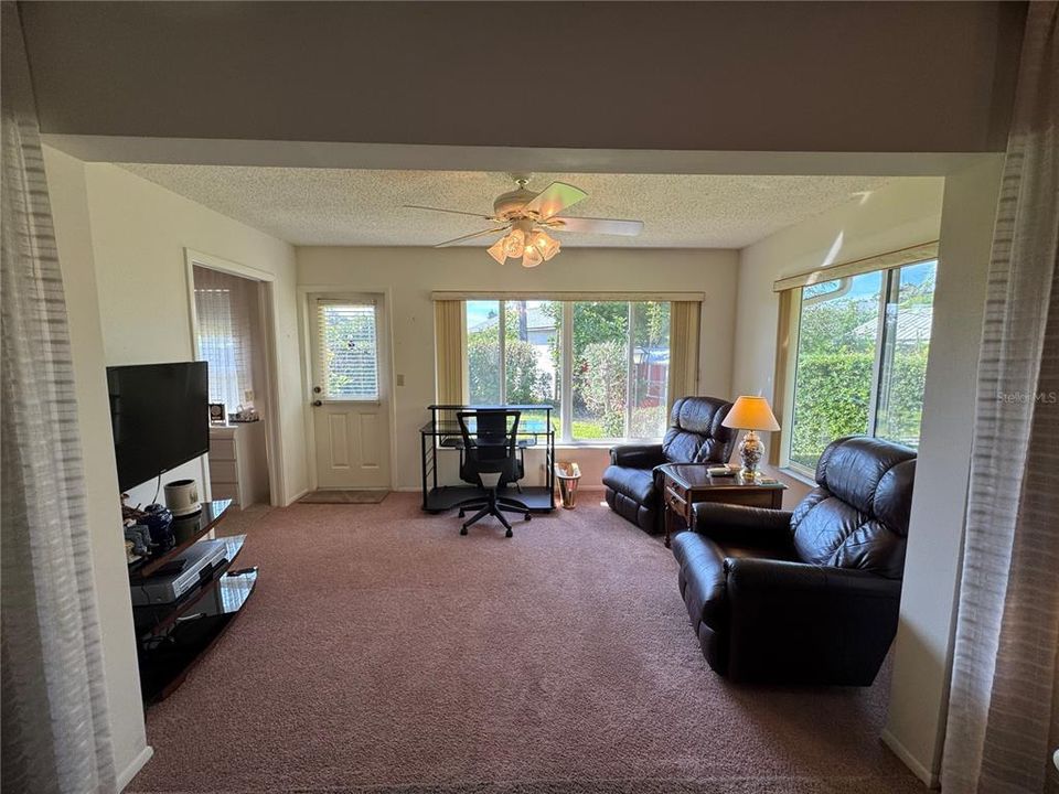 For Sale: $305,000 (2 beds, 2 baths, 1350 Square Feet)