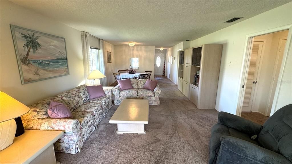 For Sale: $305,000 (2 beds, 2 baths, 1350 Square Feet)