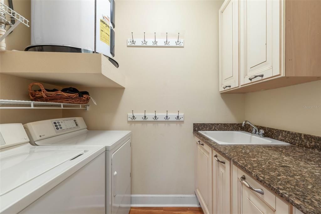 待售: $589,999 (3 贝兹, 3 浴室, 2167 平方英尺)