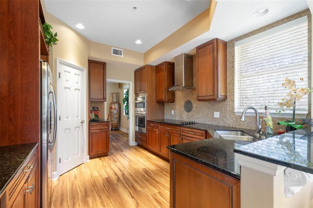 待售: $589,999 (3 贝兹, 3 浴室, 2167 平方英尺)