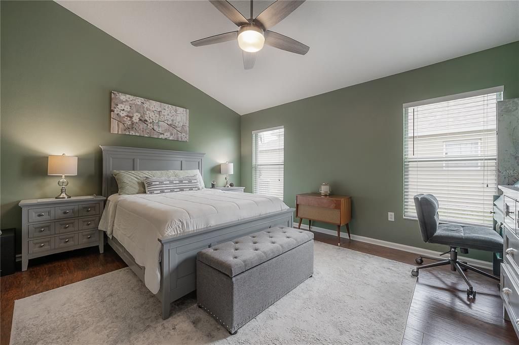 На продажу: $429,000 (4 спален, 2 ванн, 1956 Квадратных фут)