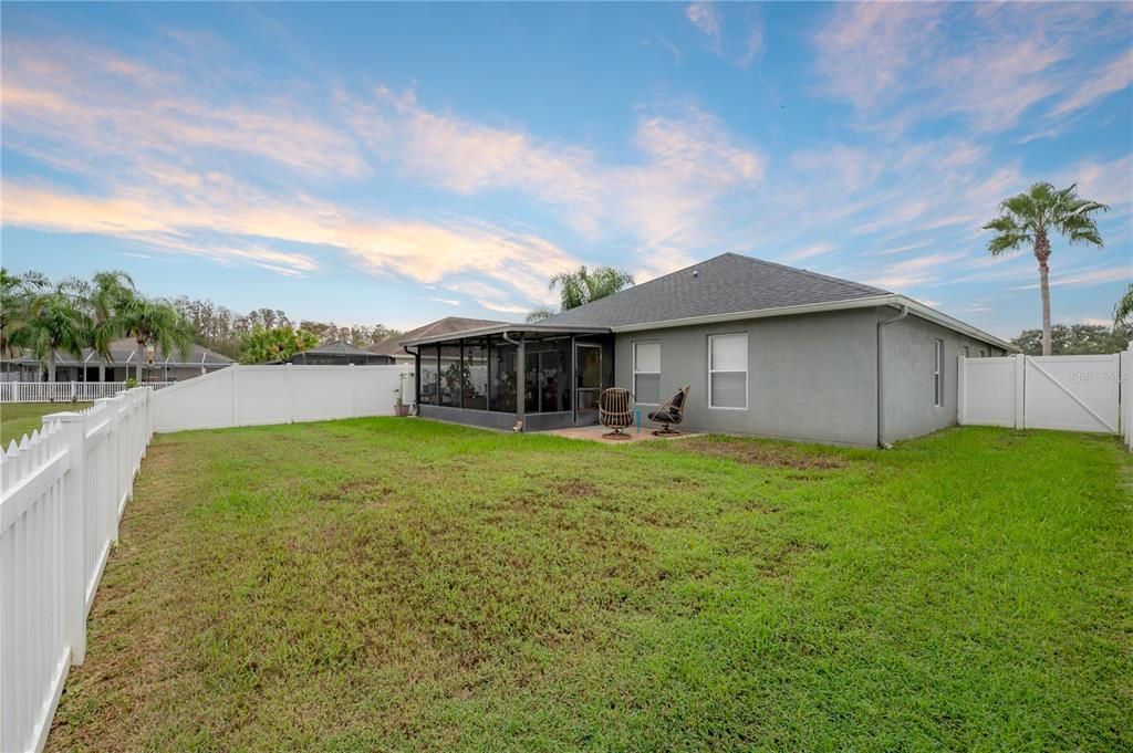 На продажу: $429,000 (4 спален, 2 ванн, 1956 Квадратных фут)