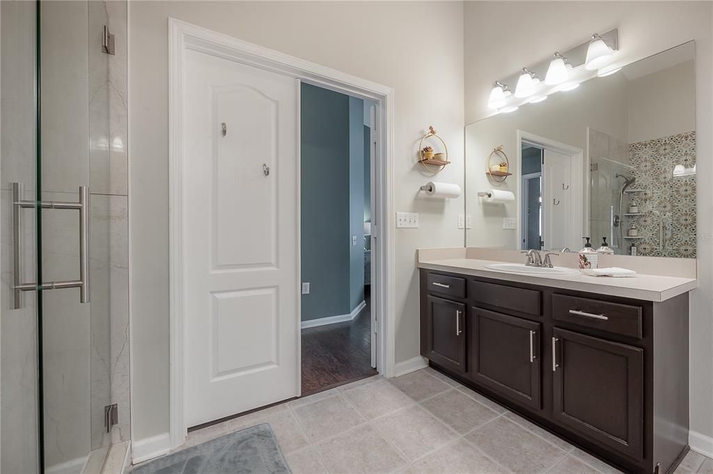 На продажу: $429,000 (4 спален, 2 ванн, 1956 Квадратных фут)