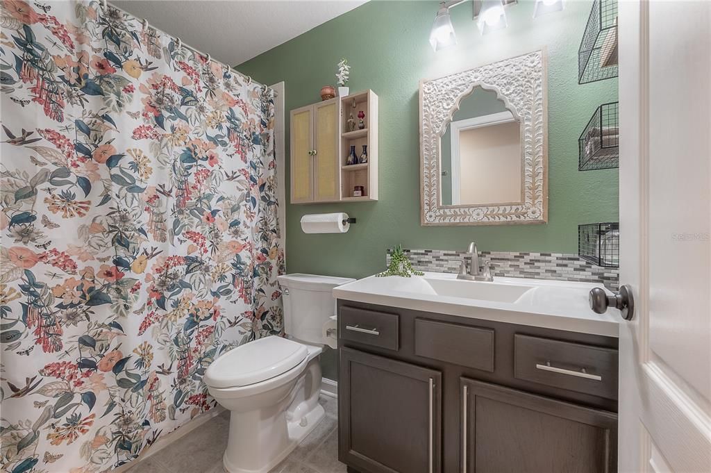 На продажу: $429,000 (4 спален, 2 ванн, 1956 Квадратных фут)