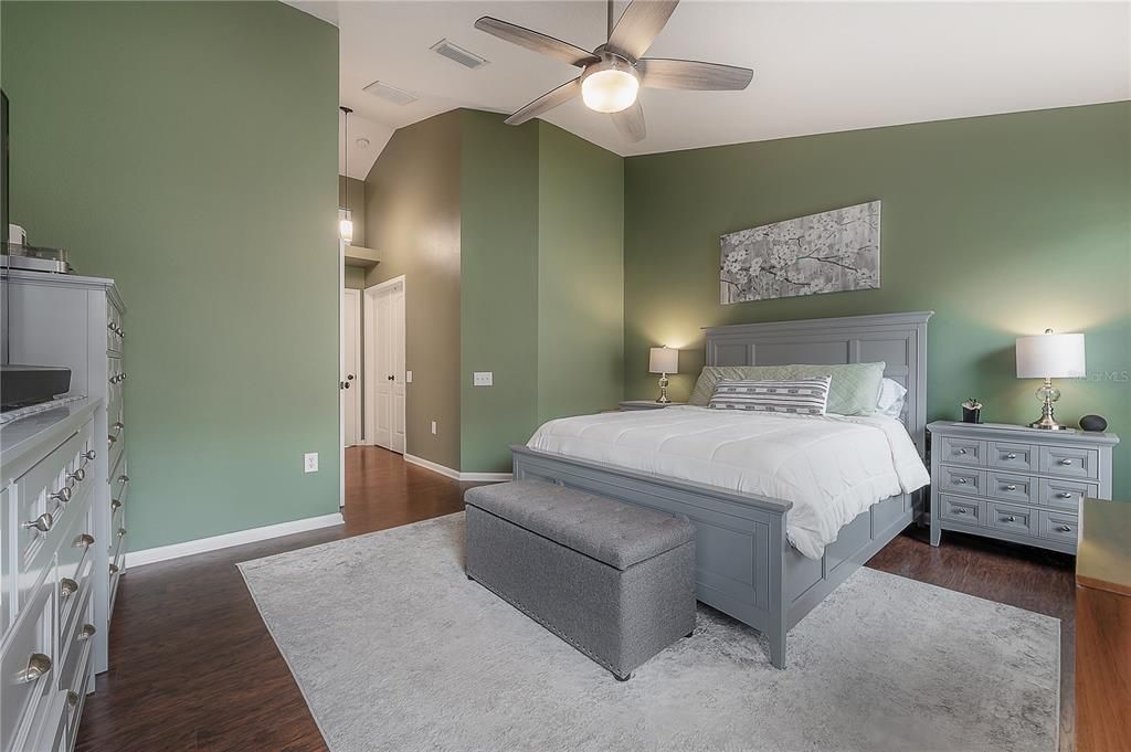 На продажу: $429,000 (4 спален, 2 ванн, 1956 Квадратных фут)