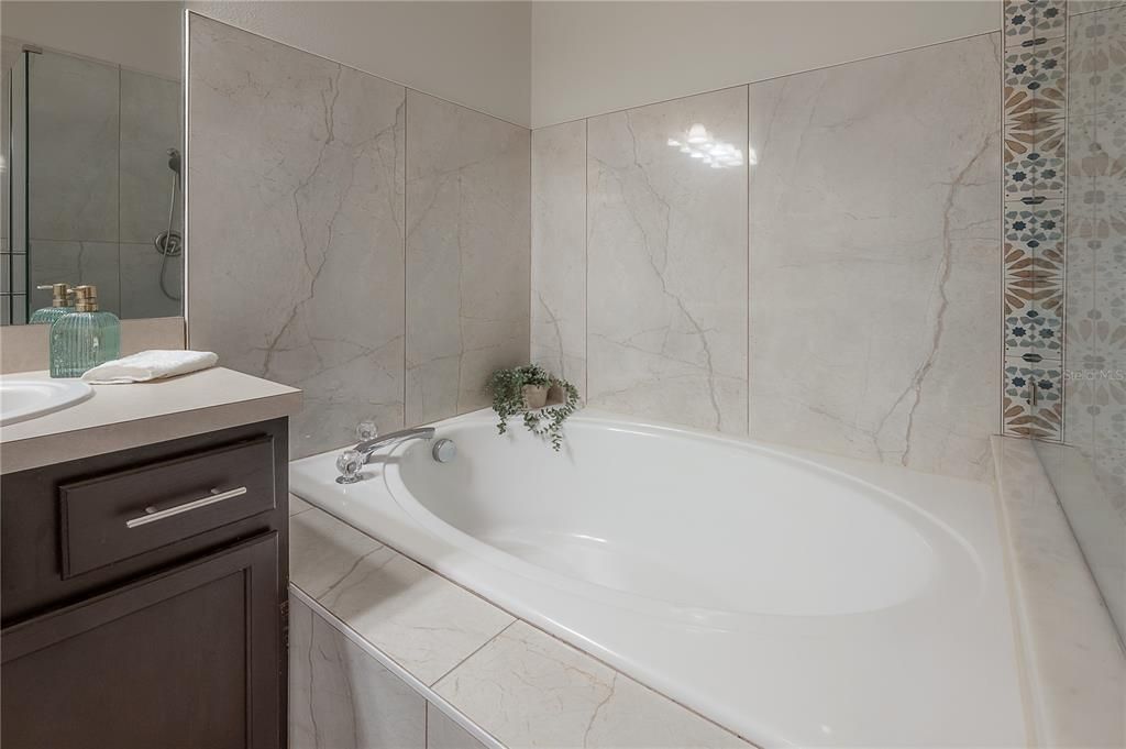 На продажу: $429,000 (4 спален, 2 ванн, 1956 Квадратных фут)