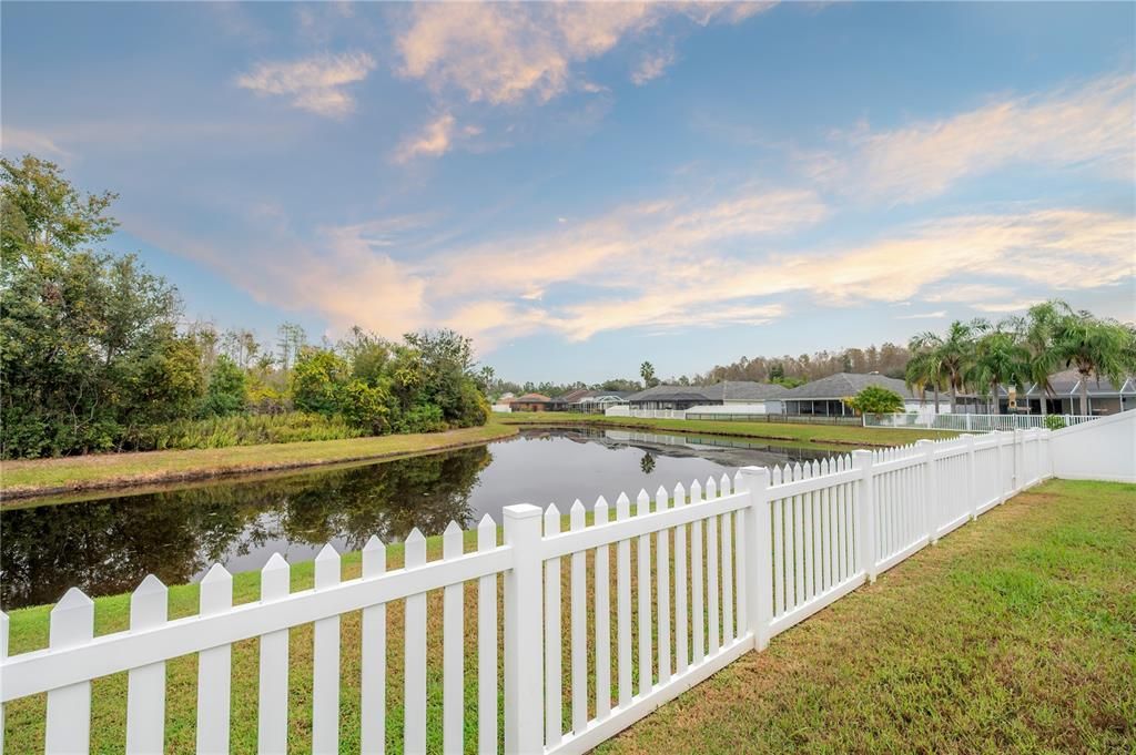 На продажу: $429,000 (4 спален, 2 ванн, 1956 Квадратных фут)