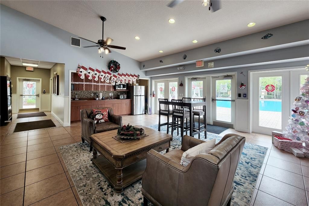 На продажу: $429,000 (4 спален, 2 ванн, 1956 Квадратных фут)