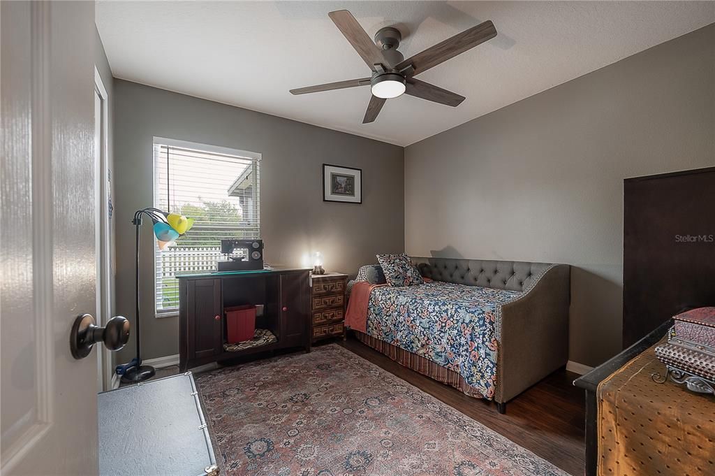 На продажу: $429,000 (4 спален, 2 ванн, 1956 Квадратных фут)