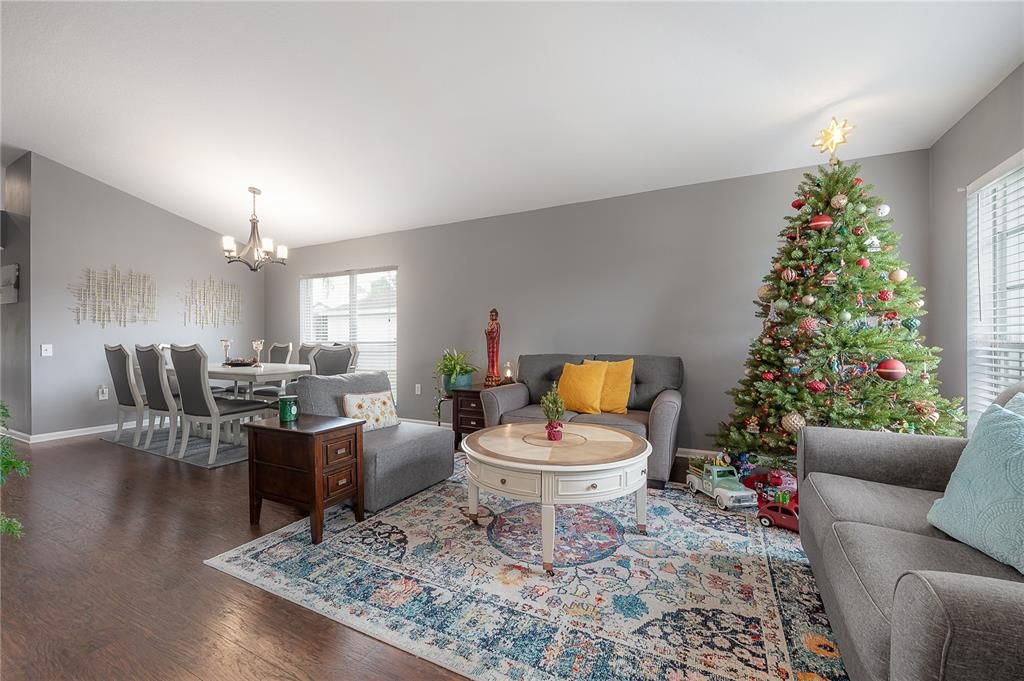 На продажу: $429,000 (4 спален, 2 ванн, 1956 Квадратных фут)