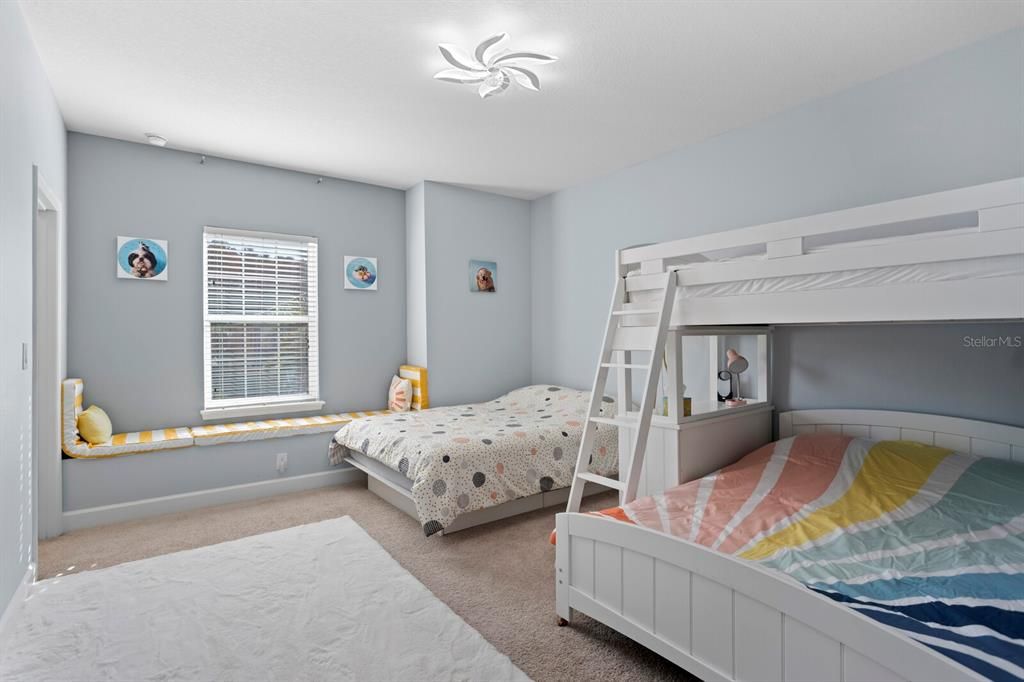 出租: $3,450 (3 贝兹, 2 浴室, 2368 平方英尺)