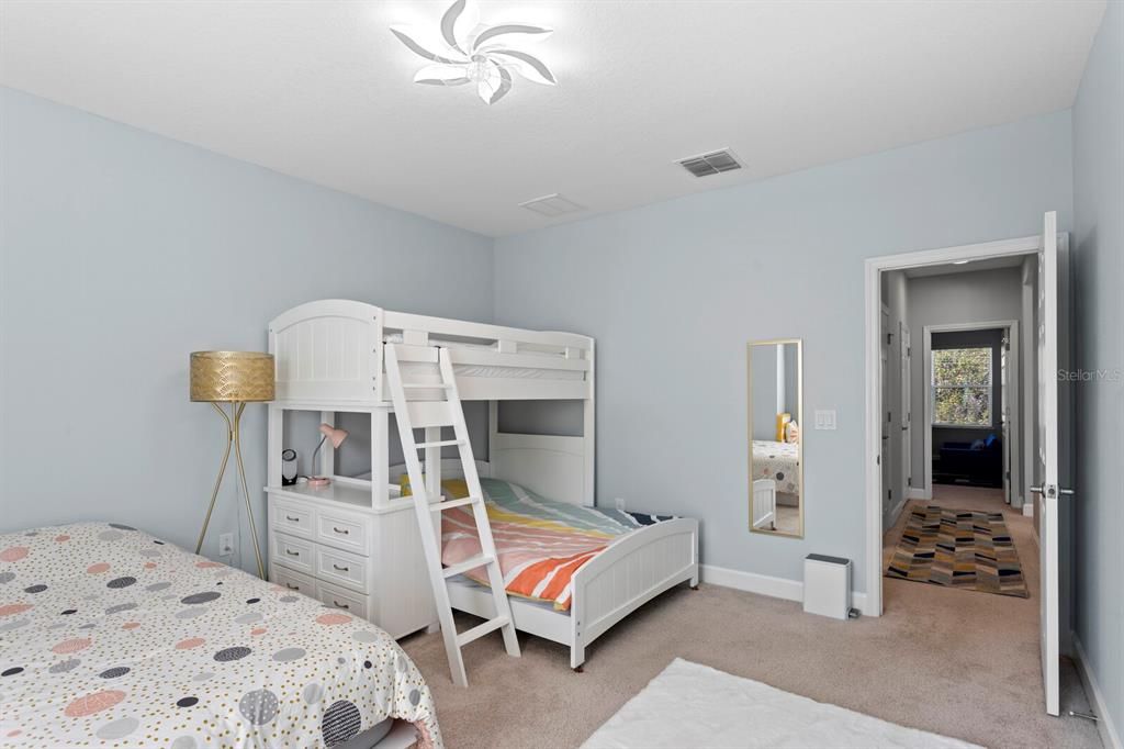 出租: $3,450 (3 贝兹, 2 浴室, 2368 平方英尺)