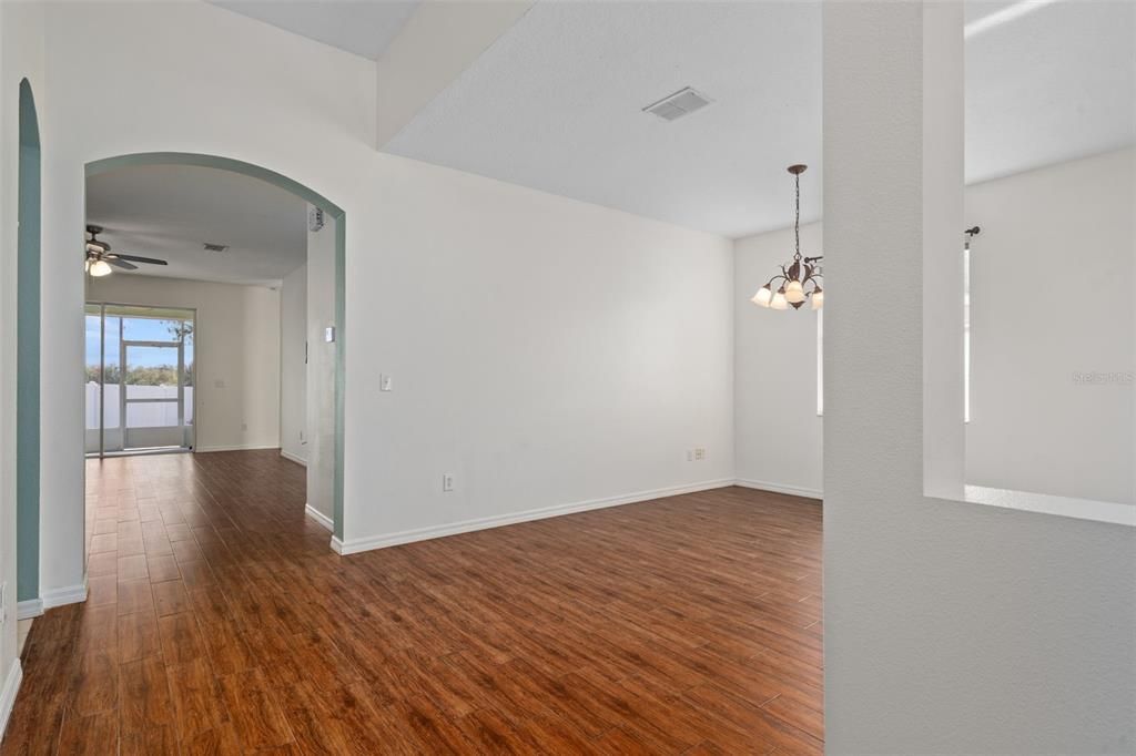 For Sale: $275,000 (3 beds, 2 baths, 1724 Square Feet)