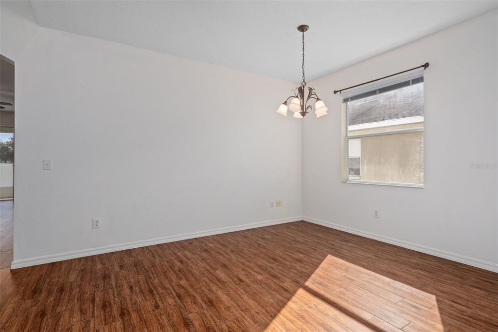 For Sale: $275,000 (3 beds, 2 baths, 1724 Square Feet)