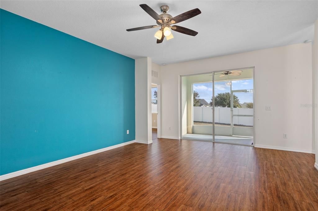 For Sale: $275,000 (3 beds, 2 baths, 1724 Square Feet)