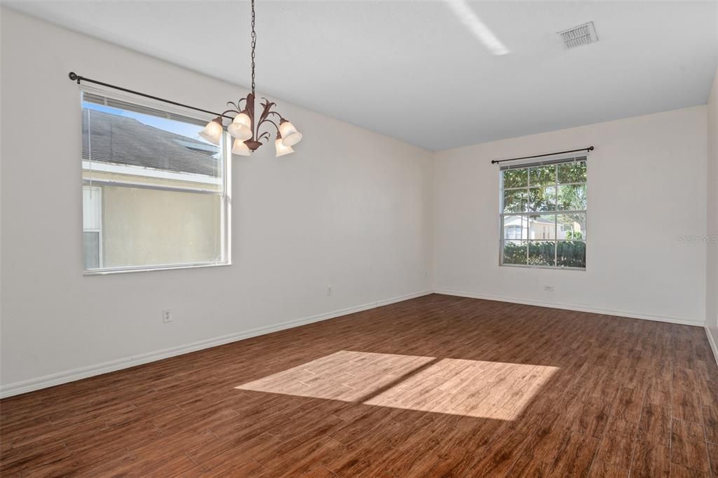 For Sale: $275,000 (3 beds, 2 baths, 1724 Square Feet)