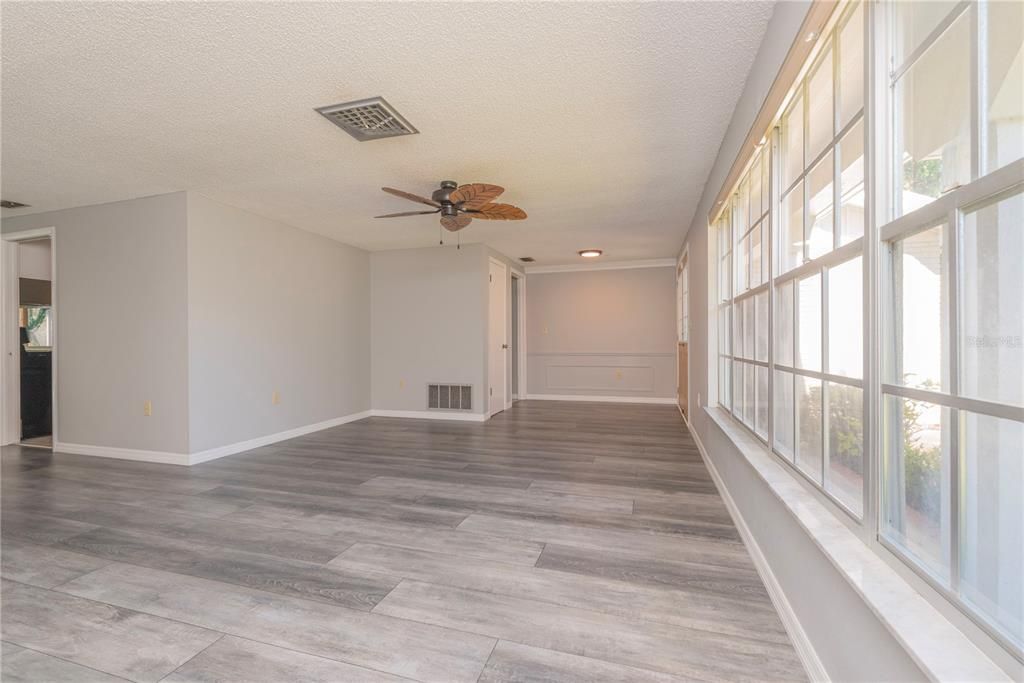 На продажу: $330,000 (4 спален, 3 ванн, 1983 Квадратных фут)