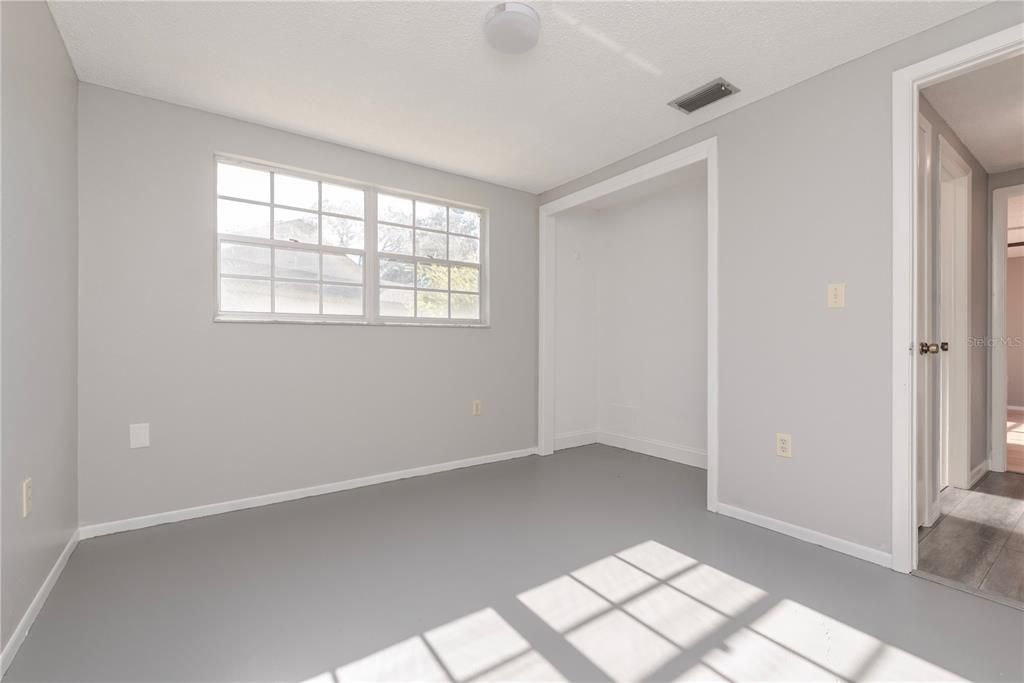 На продажу: $330,000 (4 спален, 3 ванн, 1983 Квадратных фут)