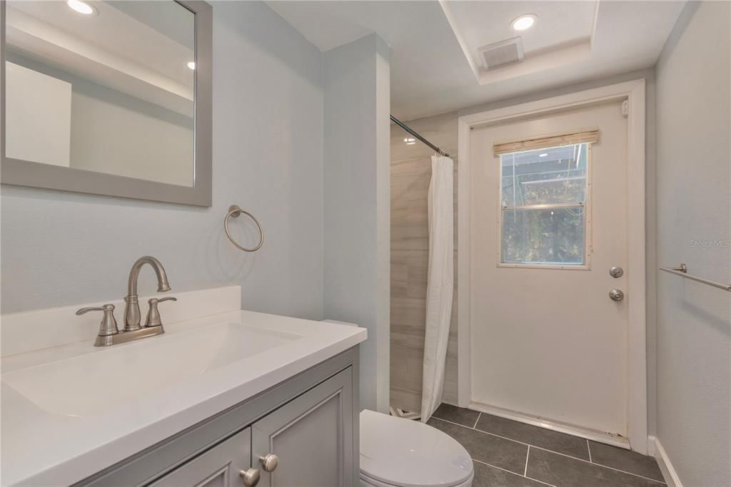 На продажу: $330,000 (4 спален, 3 ванн, 1983 Квадратных фут)