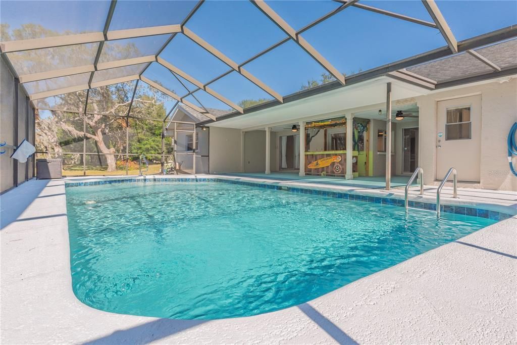 На продажу: $330,000 (4 спален, 3 ванн, 1983 Квадратных фут)