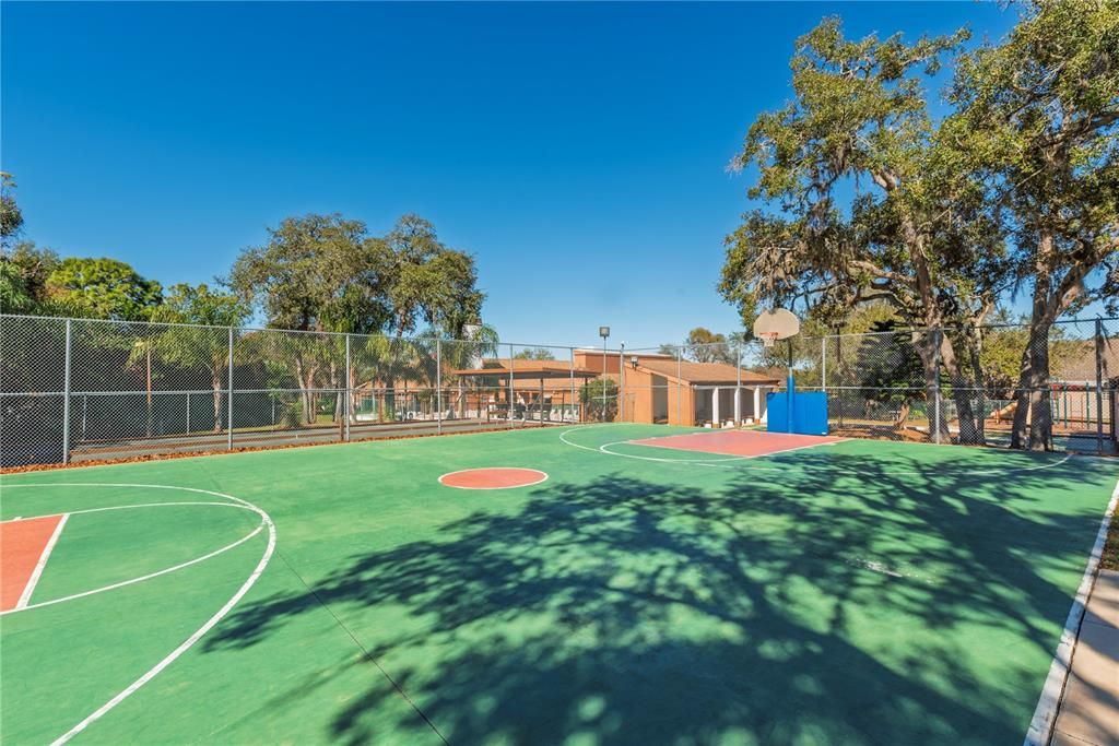 На продажу: $330,000 (4 спален, 3 ванн, 1983 Квадратных фут)