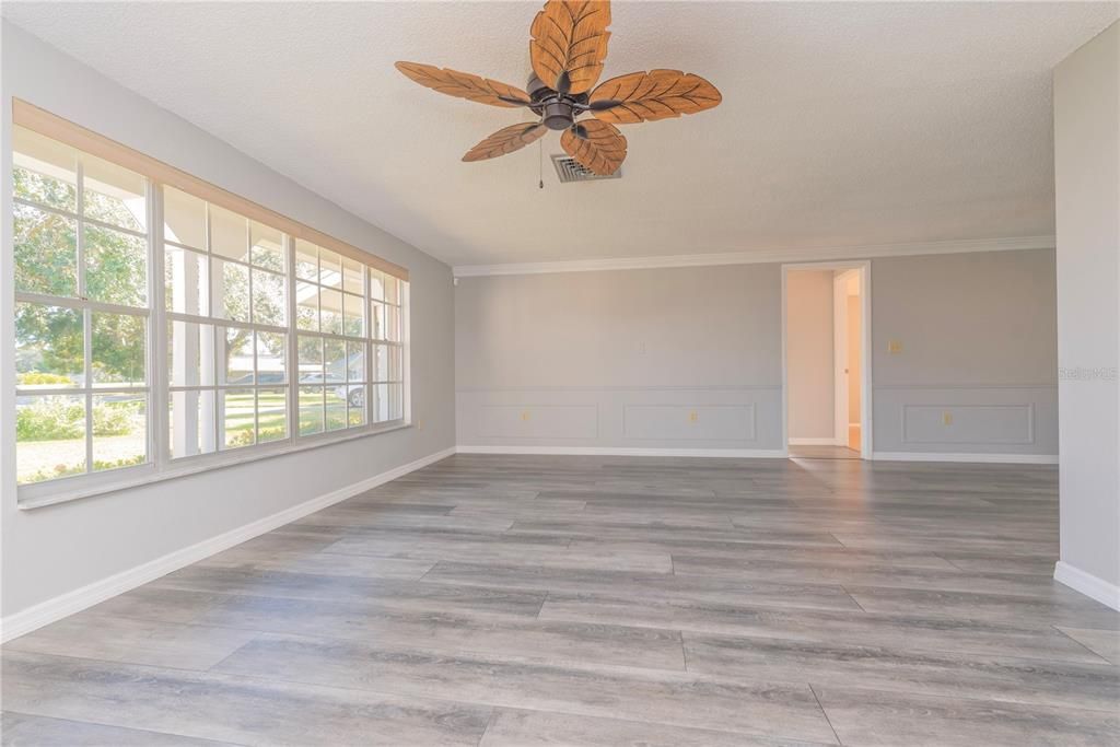 На продажу: $330,000 (4 спален, 3 ванн, 1983 Квадратных фут)