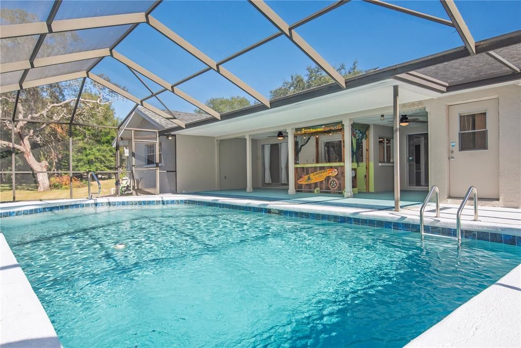 На продажу: $330,000 (4 спален, 3 ванн, 1983 Квадратных фут)