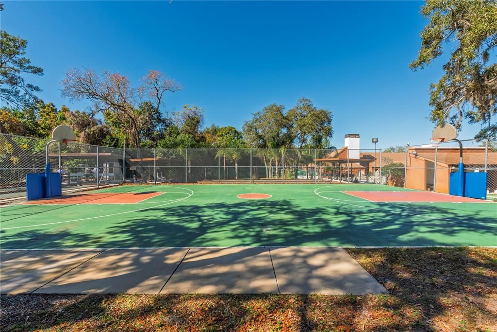 На продажу: $330,000 (4 спален, 3 ванн, 1983 Квадратных фут)