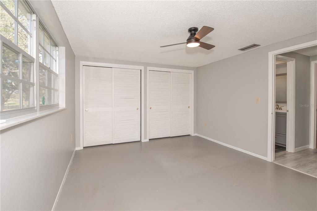 На продажу: $330,000 (4 спален, 3 ванн, 1983 Квадратных фут)