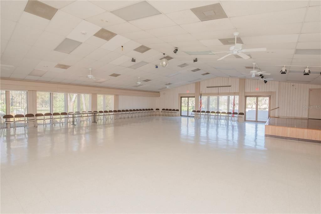 На продажу: $330,000 (4 спален, 3 ванн, 1983 Квадратных фут)