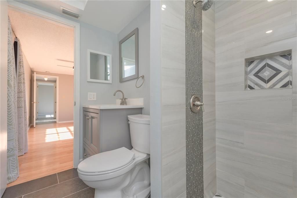 На продажу: $330,000 (4 спален, 3 ванн, 1983 Квадратных фут)