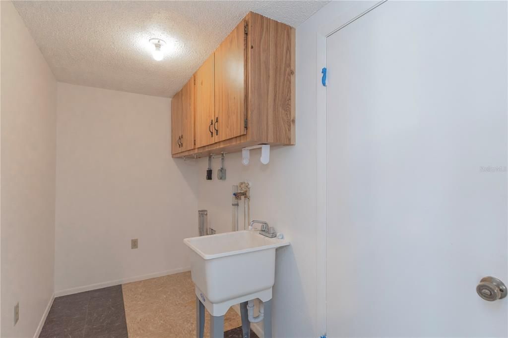 На продажу: $330,000 (4 спален, 3 ванн, 1983 Квадратных фут)