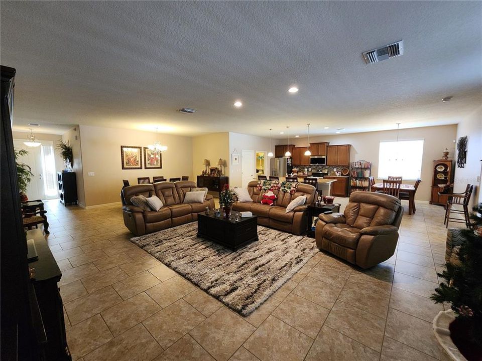 En Venta: $445,000 (4 camas, 3 baños, 2345 Pies cuadrados)