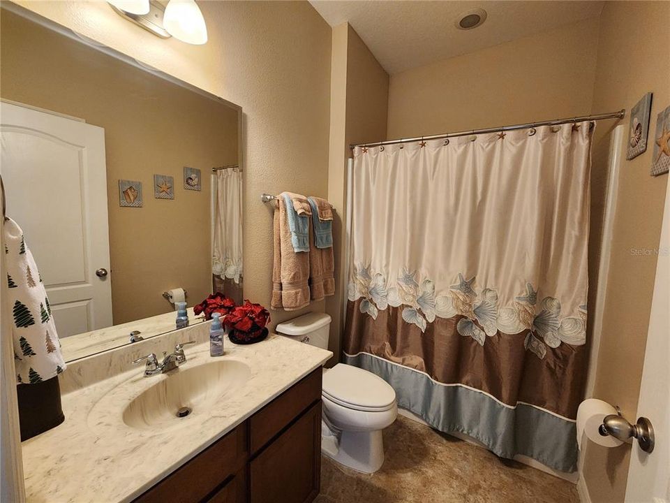 En Venta: $445,000 (4 camas, 3 baños, 2345 Pies cuadrados)