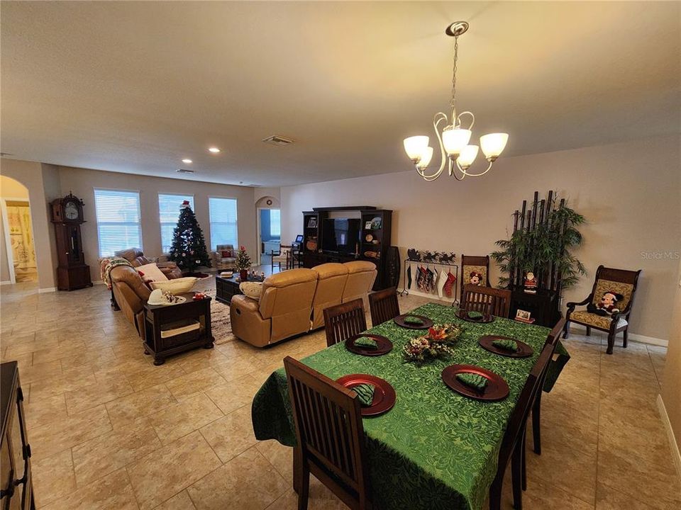 En Venta: $445,000 (4 camas, 3 baños, 2345 Pies cuadrados)