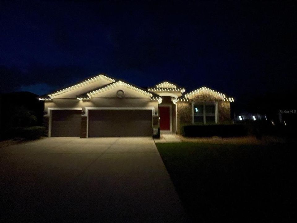 En Venta: $445,000 (4 camas, 3 baños, 2345 Pies cuadrados)