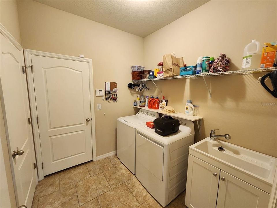 En Venta: $445,000 (4 camas, 3 baños, 2345 Pies cuadrados)