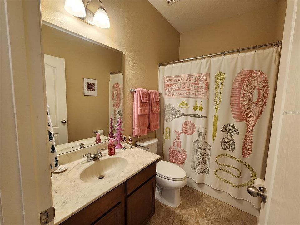 En Venta: $445,000 (4 camas, 3 baños, 2345 Pies cuadrados)