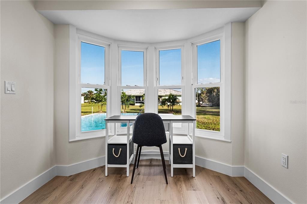 For Sale: $299,900 (2 beds, 2 baths, 1273 Square Feet)