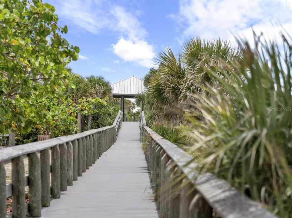 For Sale: $299,900 (2 beds, 2 baths, 1273 Square Feet)