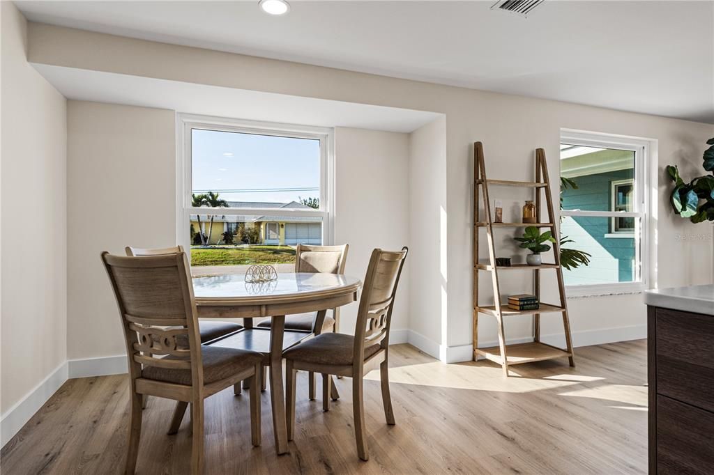 For Sale: $299,900 (2 beds, 2 baths, 1273 Square Feet)