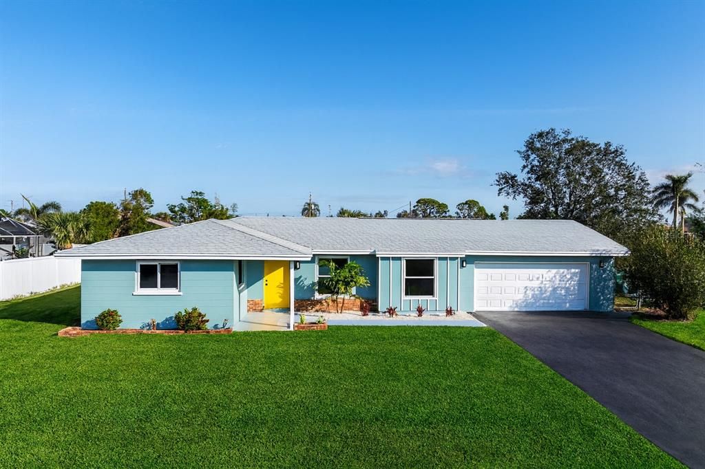 For Sale: $299,900 (2 beds, 2 baths, 1273 Square Feet)