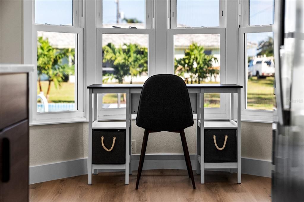 For Sale: $299,900 (2 beds, 2 baths, 1273 Square Feet)