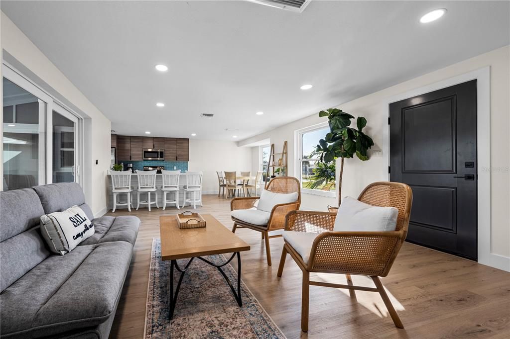 For Sale: $299,900 (2 beds, 2 baths, 1273 Square Feet)